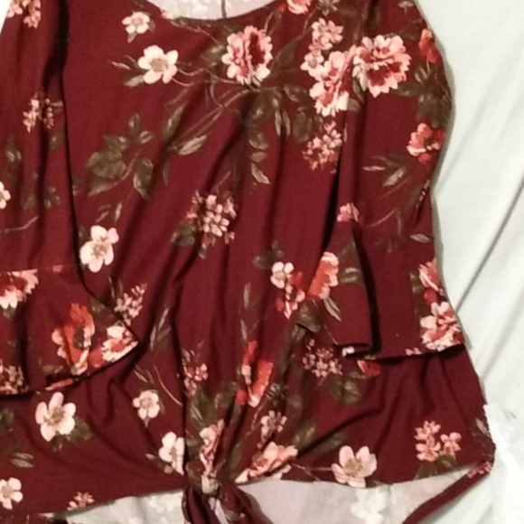 Floral top - Picture 2 of 2